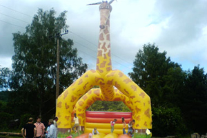 Hüpfburg Giraffe Aufmacher JPG